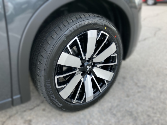 Bild 4: Mitsubishi Outlander PHEV 2,4 4WD Diamond 2-tone Leder