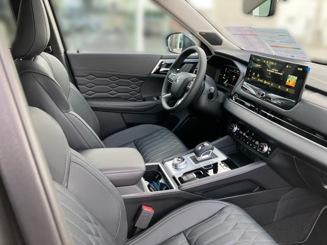 Bild 5: Mitsubishi Outlander PHEV 2,4 4WD Diamond 2-tone Leder