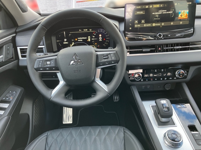 Bild 6: Mitsubishi Outlander PHEV 2,4 4WD Diamond 2-tone Leder