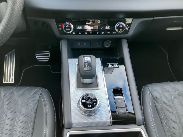 Bild 7: Mitsubishi Outlander PHEV 2,4 4WD Diamond 2-tone Leder