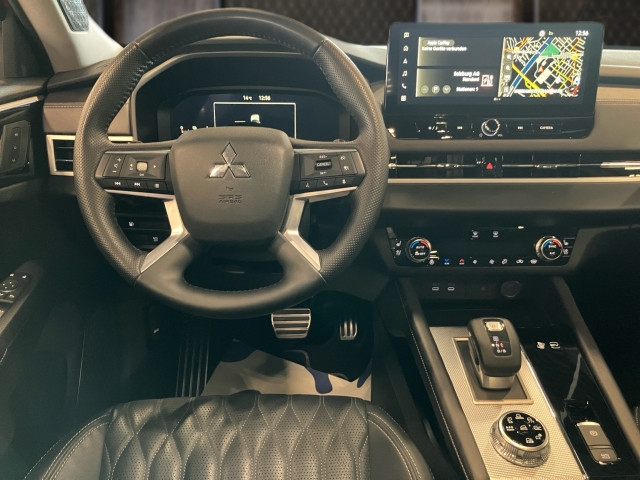 Bild 5: Mitsubishi Outlander PHEV 2,4 4WD Diamond 2-tone Leder