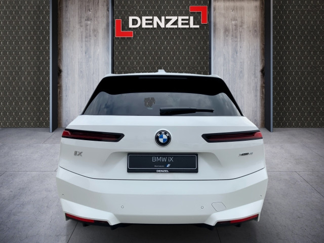 Bild 10: BMW PKW i-Serie iX xDrive45