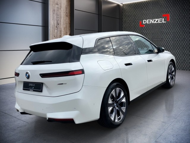 Bild 3: BMW PKW i-Serie iX xDrive45