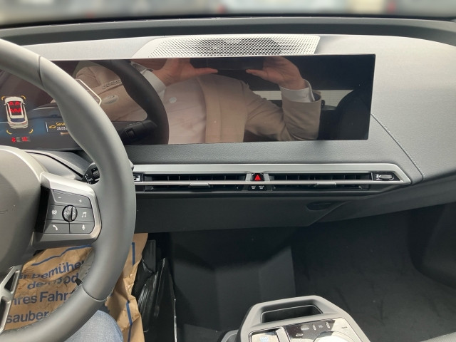 Bild 7: BMW PKW i-Serie iX xDrive45