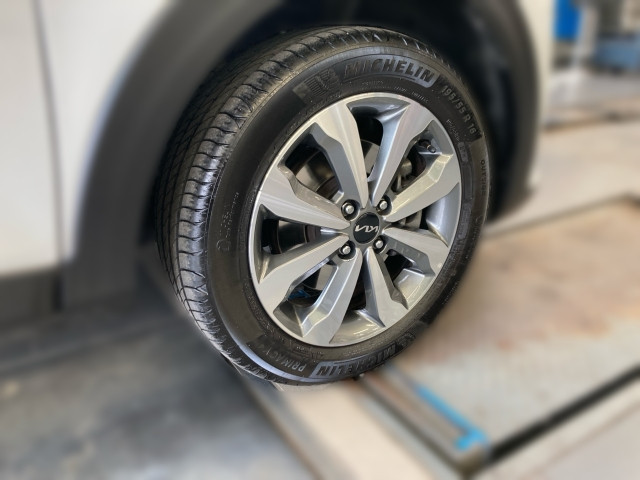 Bild 4: Kia Stonic 1,0 TGDI GPF ISG Silber DCT Aut.