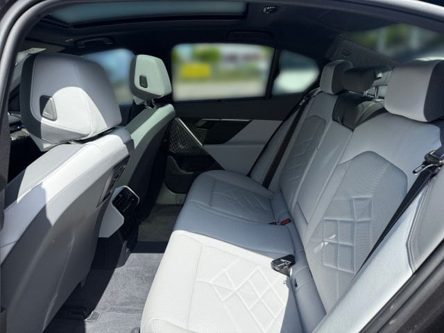 Bild 9: BMW 550e xDrive Limousine G60 XB1