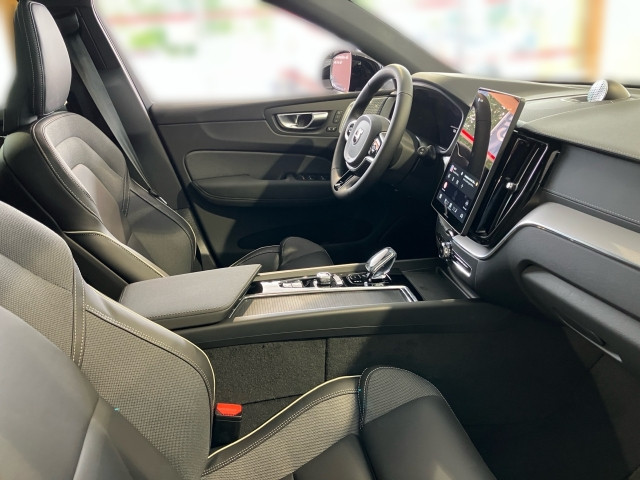 Bild 5: VOLVO PKW XC60 T6 AWD Plug-In Hybrid Ultra Black Edition