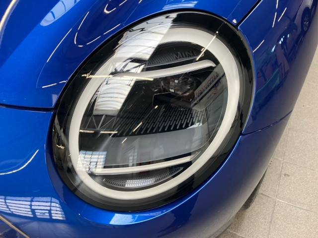 Bild 11: Mini Cooper SE J01
