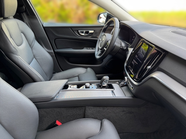 Bild 5: VOLVO PKW V60 Plus, B4 Mild Hybrid, Benzin, Dark