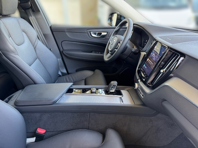 Bild 5: VOLVO PKW XC60 Plus, T6 Plug-in Hybrid, Elektrisch/Benzin, Dark