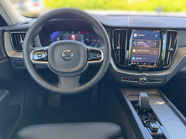 Bild 6: VOLVO PKW XC60 Plus, T6 Plug-in Hybrid, Elektrisch/Benzin, Dark