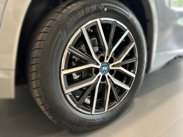 Bild 8: BMW iX1 xDrive30 U11 XE2