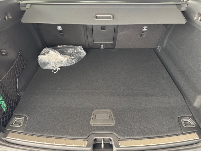 Bild 9: VOLVO PKW XC60 Plus, T6 AWD Plug-in Hybrid, Elektrisch/Benzin, Dark