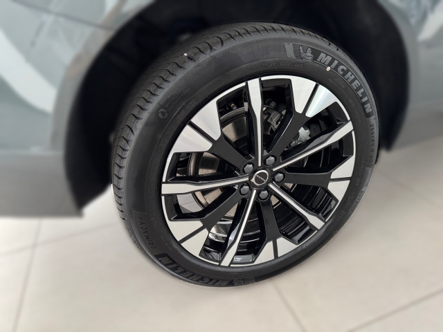 Bild 4: VOLVO PKW XC60 Plus, T6 AWD Plug-in Hybrid, Elektrisch/Benzin, Dark