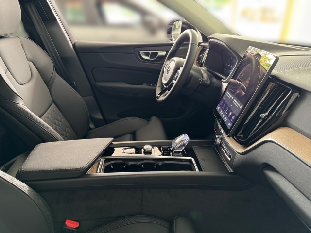 Bild 5: VOLVO PKW XC60 Plus, T6 AWD Plug-in Hybrid, Elektrisch/Benzin, Dark