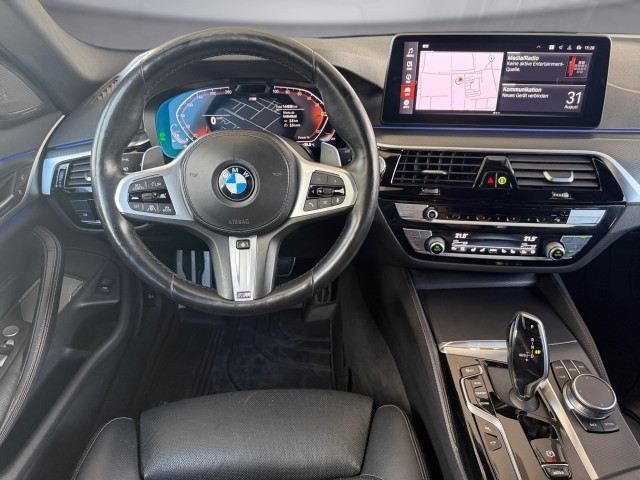 Bild 12: BMW 540i 48 V Touring xD
