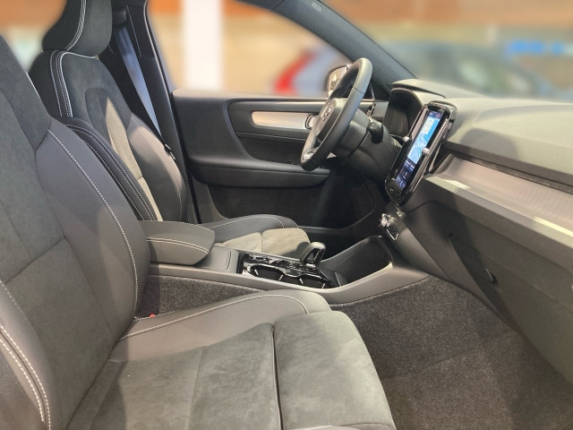 Bild 4: VOLVO PKW XC40 B3 Mild Hybrid Plus Dark