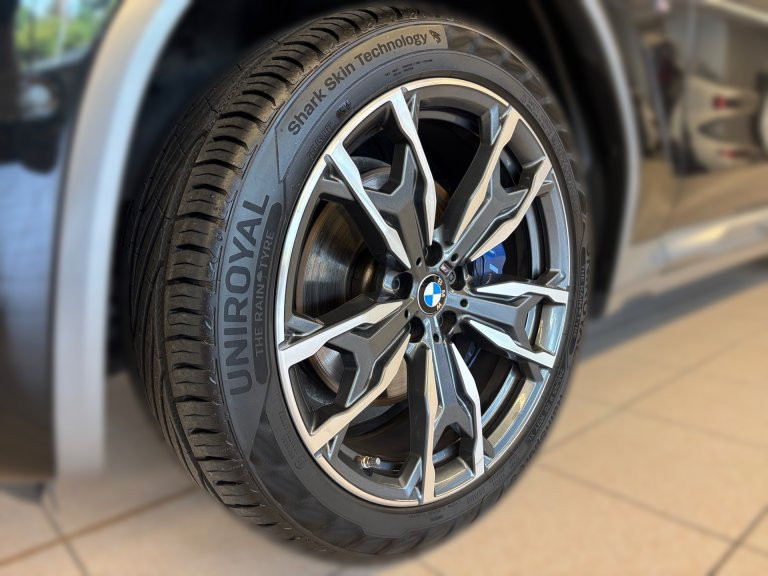 Bild 4: BMW X4 xDrive 20d 48 V A