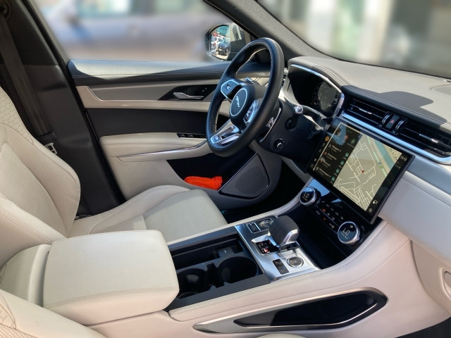 Bild 5: Jaguar F-Pace R-Dynamic SE P400e PHEV AWD