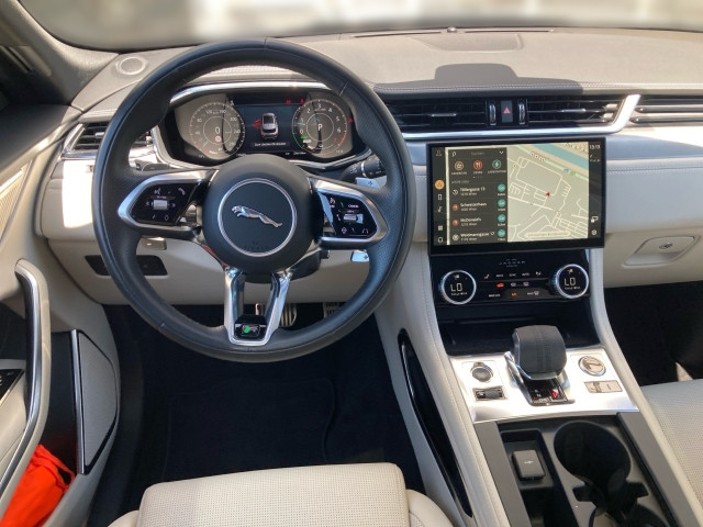Bild 6: Jaguar F-Pace R-Dynamic SE P400e PHEV AWD