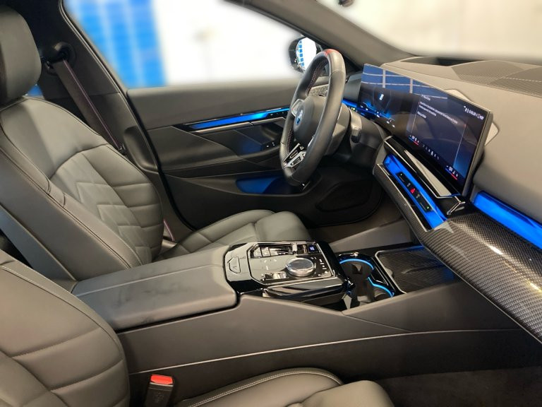 Bild 5: BMW i5 M60 xDrive Limousine G60