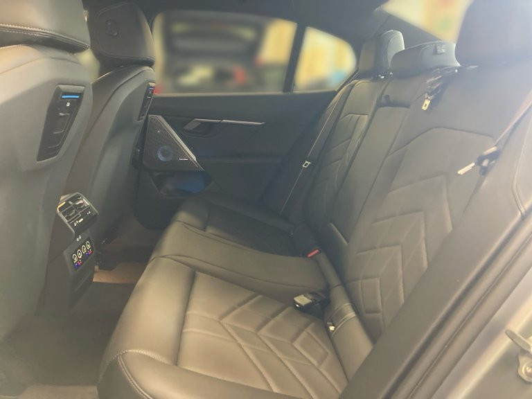Bild 8: BMW i5 M60 xDrive Limousine G60