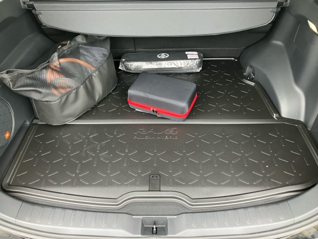 Bild 9: Toyota RAV4 Active 2,5, 306 PS 4x4 Plug-In