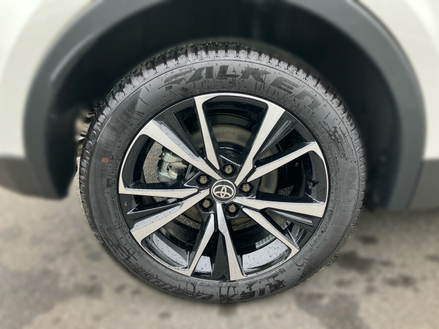 Bild 4: Toyota C-HR - 1,8 l  Hybrid 4x2 Active Drive CV