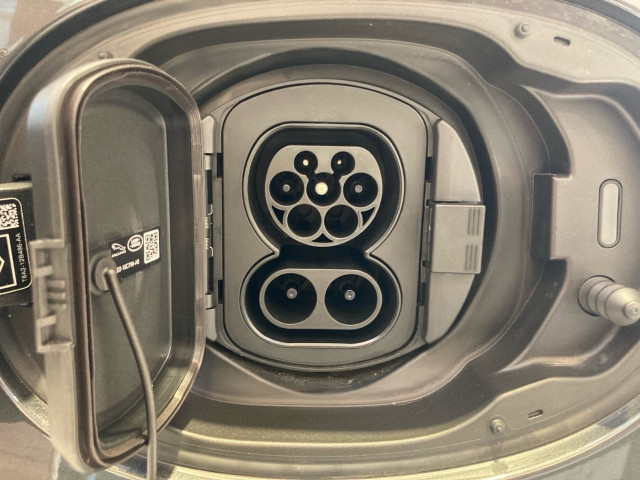 Bild 9: Land Rover Range Rover Velar P400e Dynamic SE