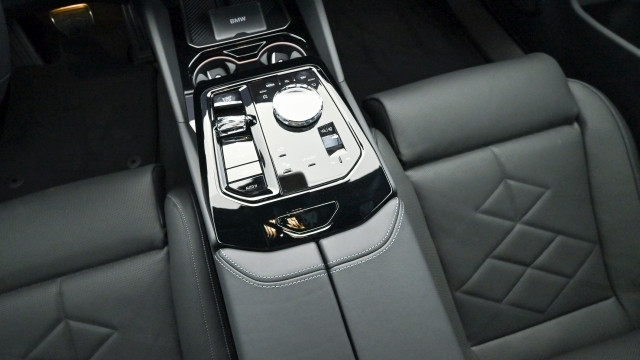 Bild 2: BMW i5 xDrive40 Touring