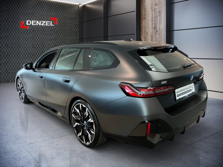 Bild 2: BMW i5 M60 xDrive Touring G61