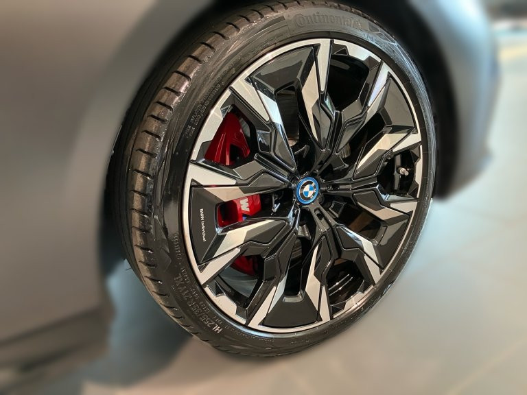 Bild 4: BMW i5 M60 xDrive Touring G61