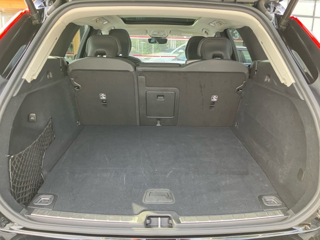 Bild 9: VOLVO PKW XC60 Plus, T6 Plug-in Hybrid, Elektrisch/Benzin, Dark