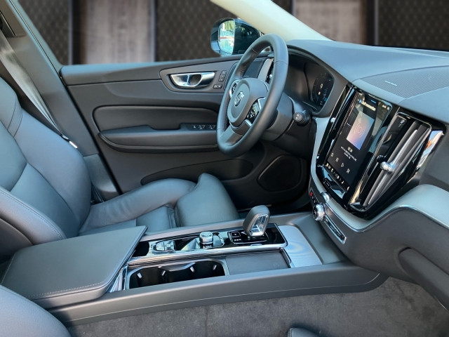 Bild 5: VOLVO PKW XC60 Plus, T6 Plug-in Hybrid, Elektrisch/Benzin, Dark
