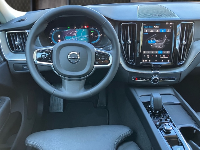 Bild 6: VOLVO PKW XC60 Plus, T6 Plug-in Hybrid, Elektrisch/Benzin, Dark