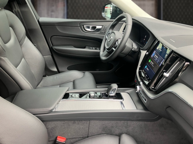 Bild 5: VOLVO PKW XC60 Plus, T6 Plug-in Hybrid, Elektrisch/Benzin, Dark