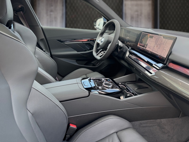 Bild 8: BMW i5 xDrive40 Limousine