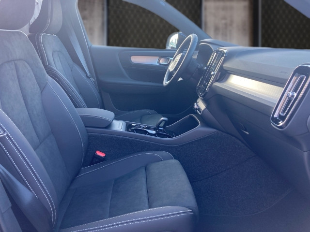 Bild 6: VOLVO PKW XC40 Plus, B3 Mild Hybrid, Benzin, Dark