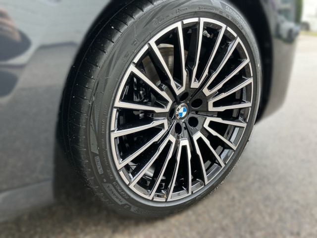 Bild 4: BMW 750e xDrive Limousine G70 XB1