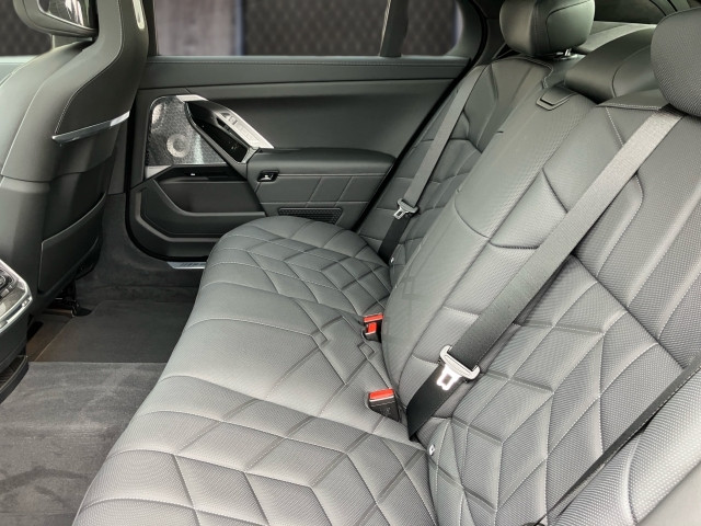 Bild 8: BMW 750e xDrive Limousine G70 XB1