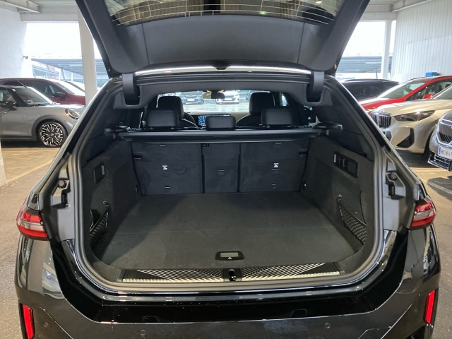 Bild 9: BMW i5 eDrive40 Touring G61