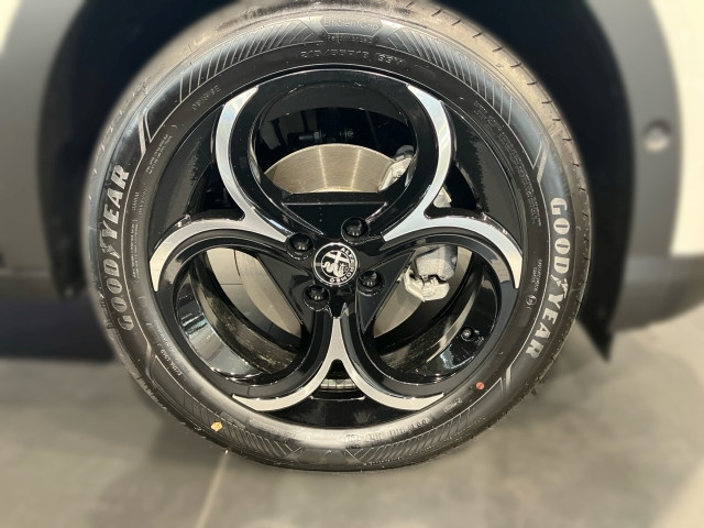 Bild 4: Alfa Junior Ibrida Speciale 1.2 136PS MHEV FWD