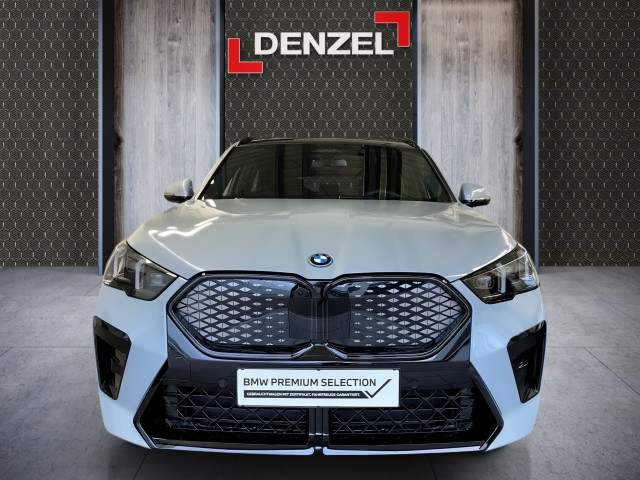 Bild 12: BMW iX2 xDrive30 U10