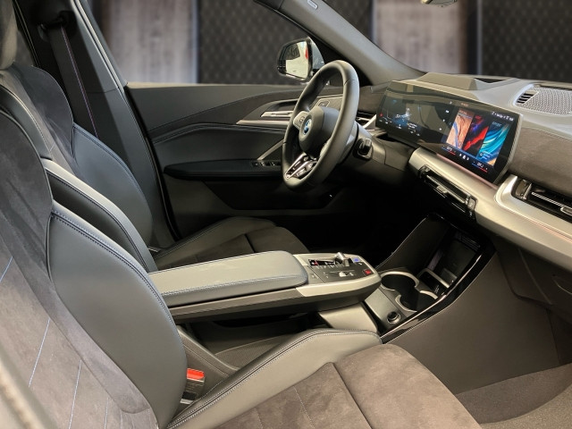 Bild 5: BMW iX2 xDrive30 U10