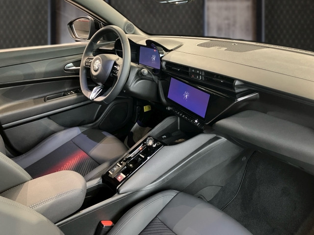 Bild 5: Alfa Junior Ibrida Speciale 1.2 136PS MHEV FWD