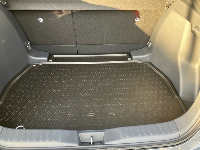 Bild 9: Toyota C-HR - 1,8 l  Hybrid 4x2 Active Drive CV