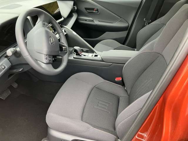 Bild 5: Toyota C-HR - 1,8 l  Hybrid 4x2 Active Drive CV