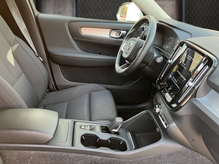 Bild 5: VOLVO PKW XC40 T2 Momentum Pro