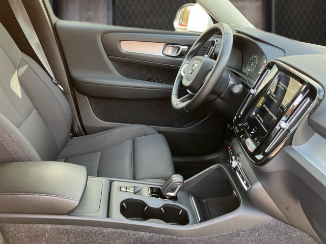Bild 5: VOLVO PKW XC40 T2 Momentum Pro