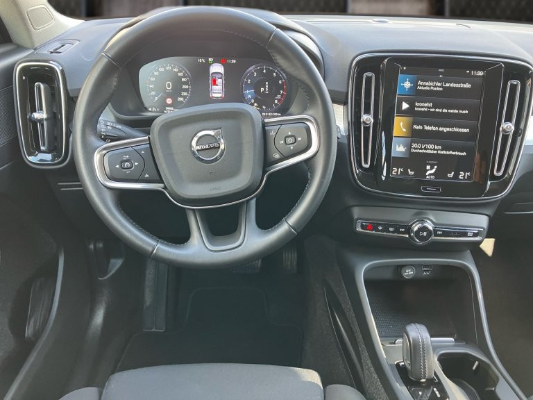 Bild 6: VOLVO PKW XC40 T2 Momentum Pro